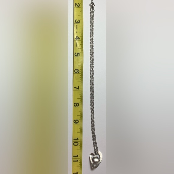 Vintage Abstract Open Heart Pendant Faux Pearl Cabochon Necklace - Picture 3 of 4